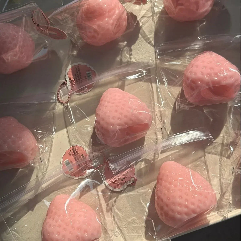 Big strawberry pinch music slow rebound pinch at will small toy decompression and decompression artifact mini pinch