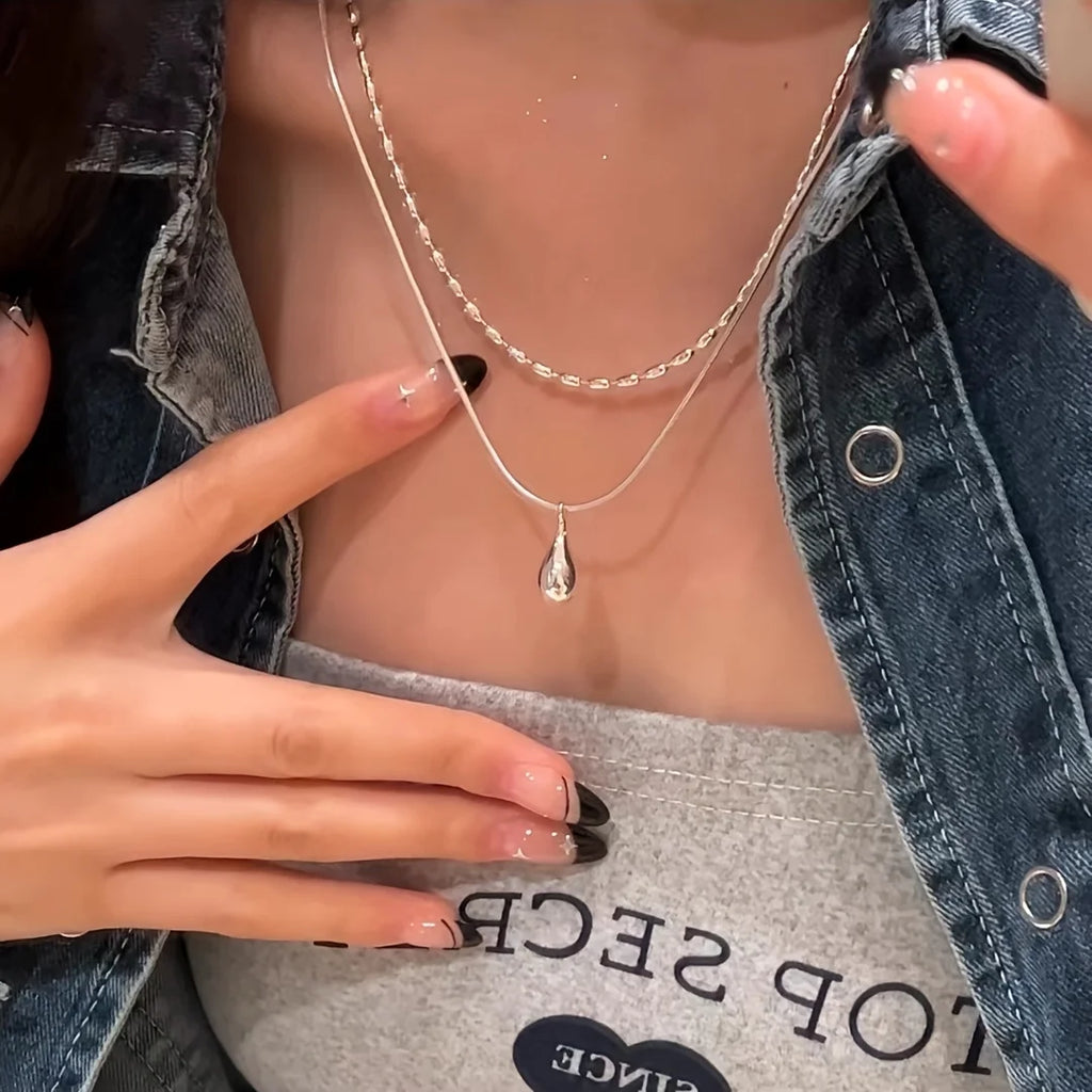 Exquisite Double-Layer Teardrop Pendant Necklace for Women, Stackable Beaded Snake Chain, Minimalist Aesthetic Jewelry, Fashionable and Elegant Style, Perfect Accessory for Daily Wear and Office Looks