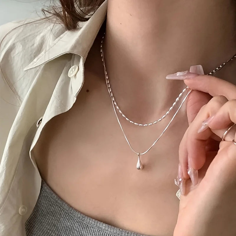 Exquisite Double-Layer Teardrop Pendant Necklace for Women, Stackable Beaded Snake Chain, Minimalist Aesthetic Jewelry, Fashionable and Elegant Style, Perfect Accessory for Daily Wear and Office Looks