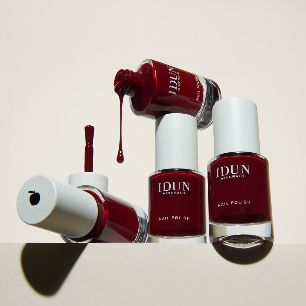 NAIL POLISH